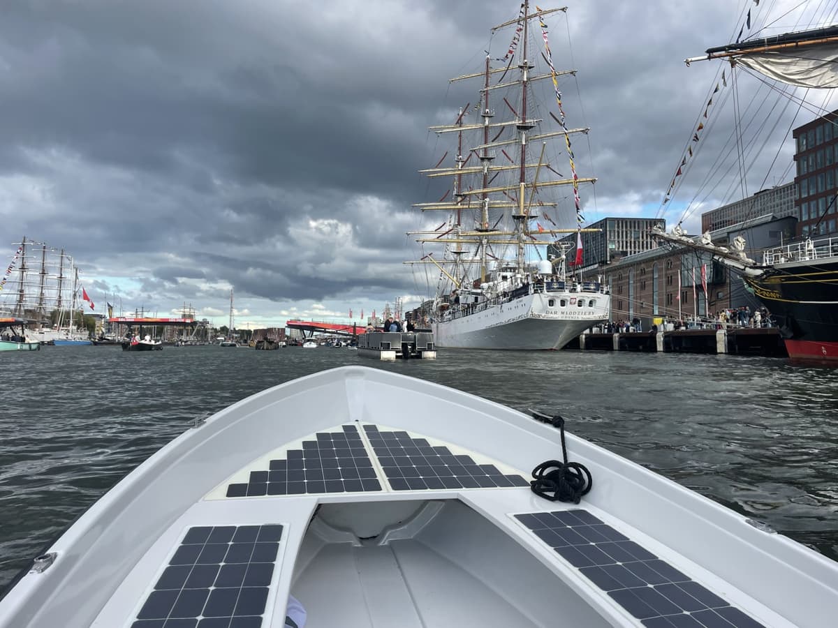Boot bij hotellocatie