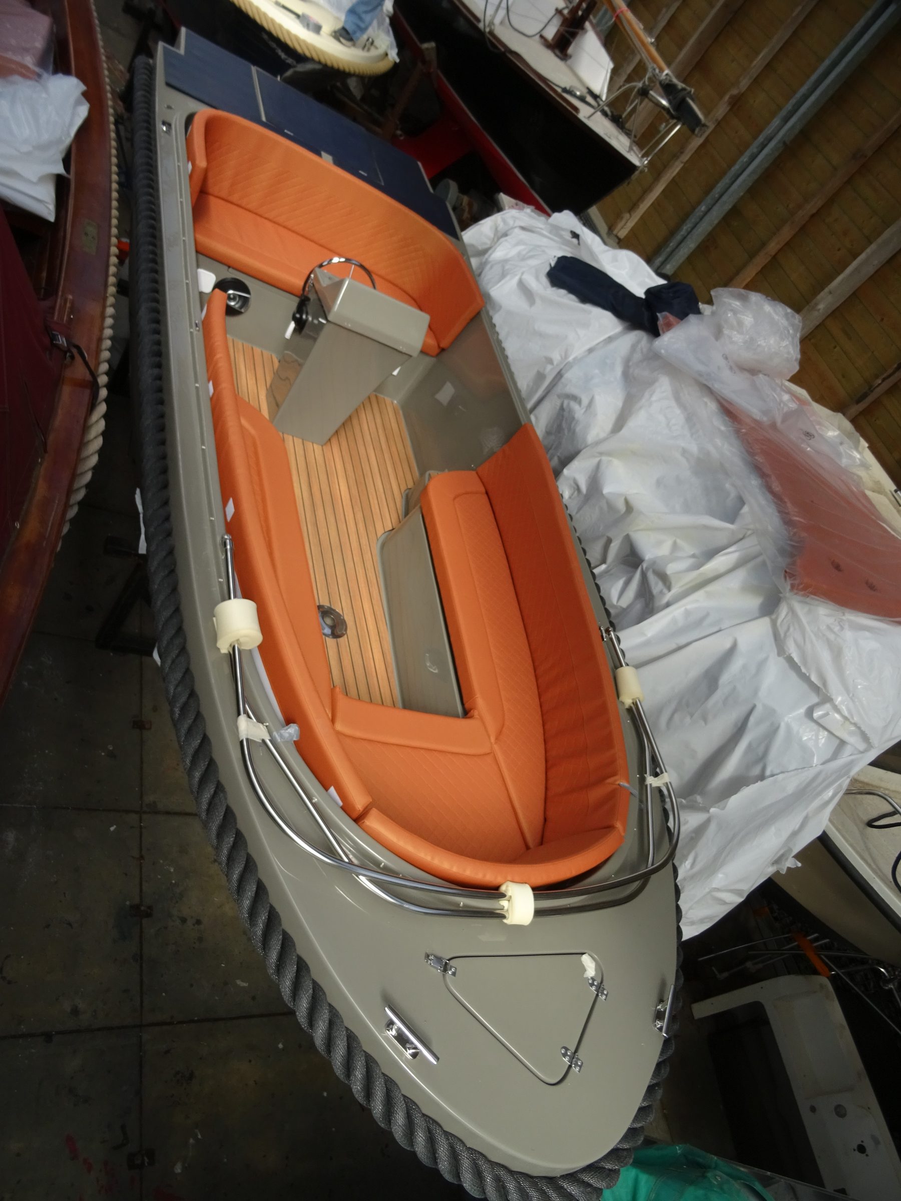 Commodore 570 Tender — foto 3