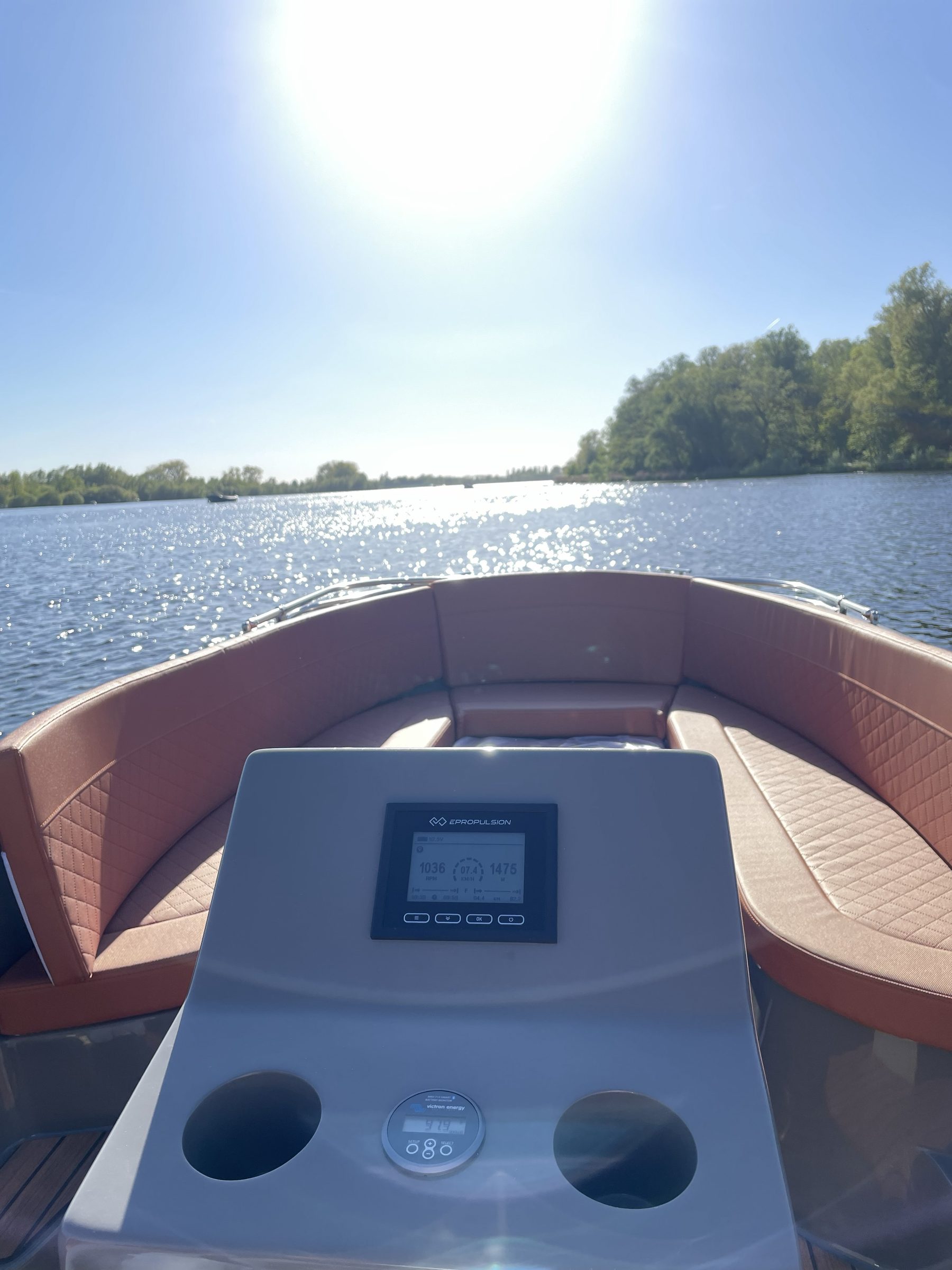 Commodore 570 Tender — foto 8