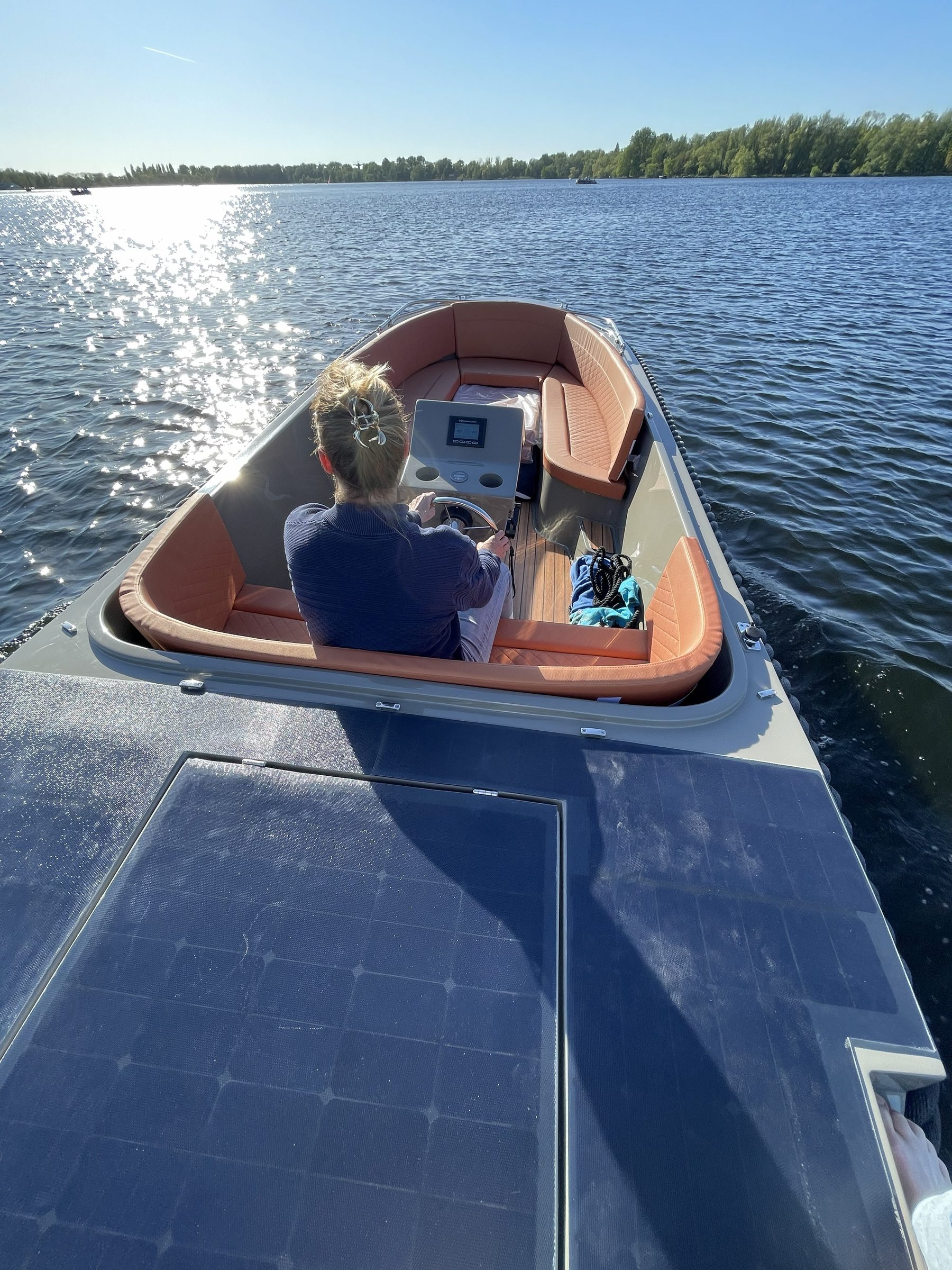 Commodore 570 Tender — foto 10