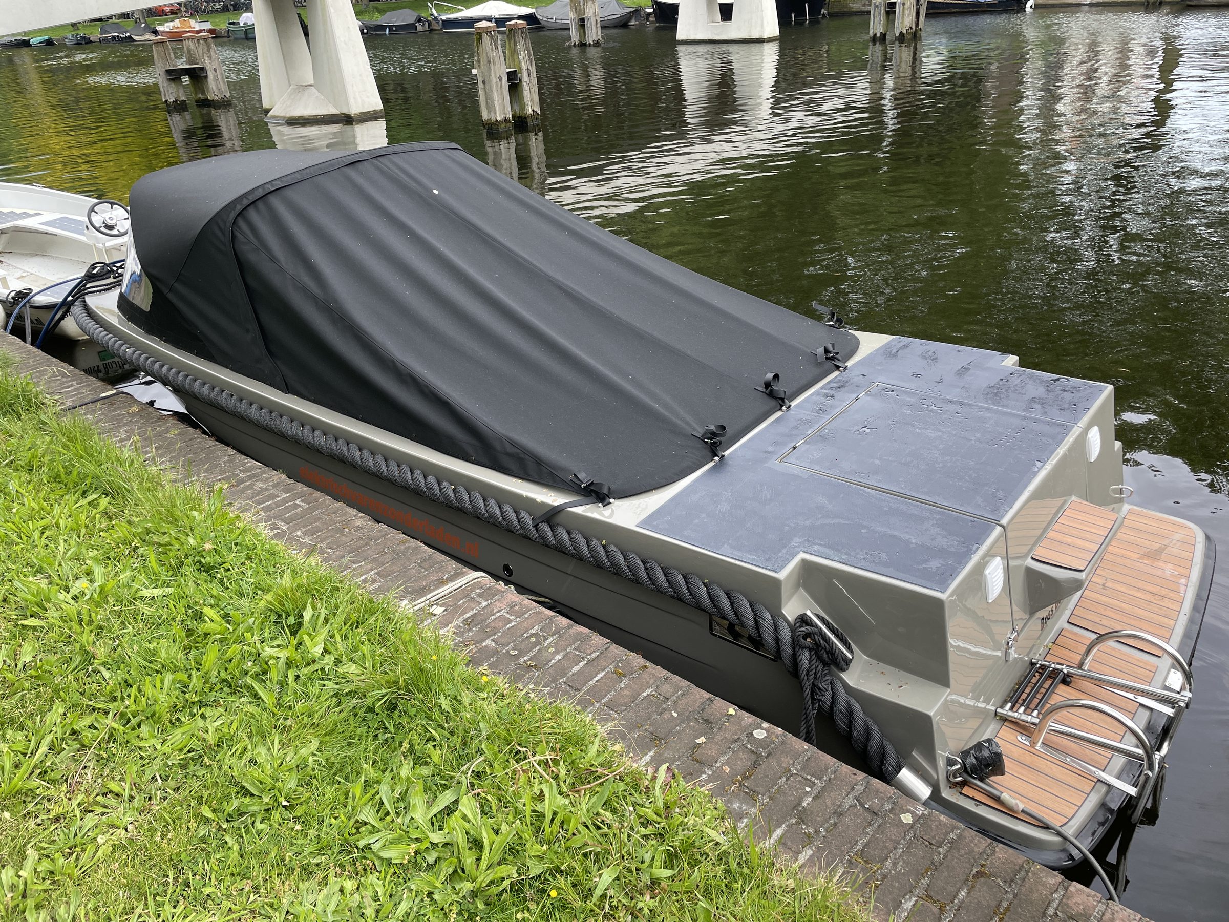 Commodore 570 Tender — foto 14
